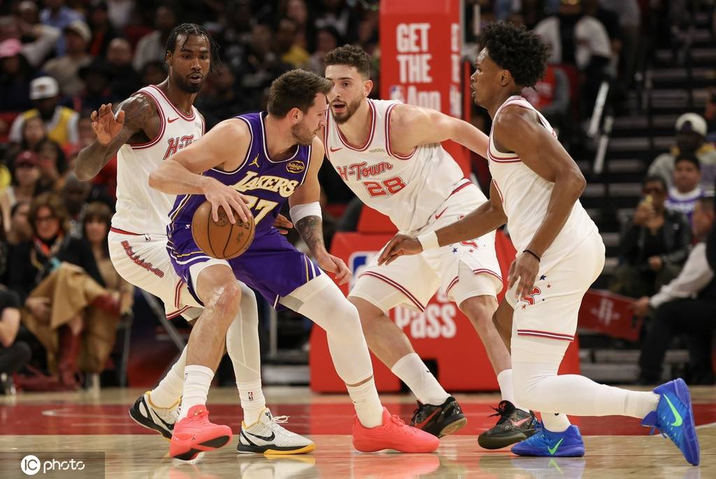 东契奇40+9+10杜兰特18分 老詹30分湖人三天内双杀火箭